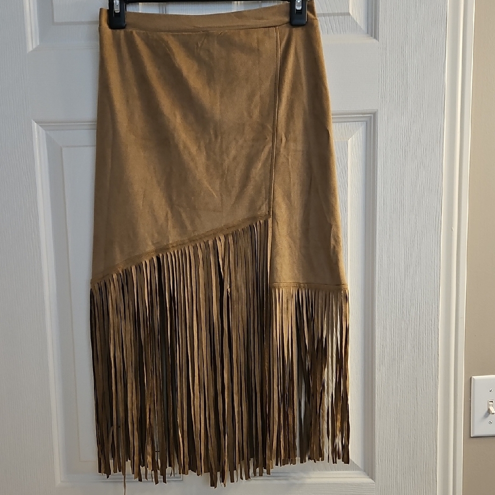 Julie By Jcl Sueded Polyester, Designed In Paris Fringe Skirt. Women's Small